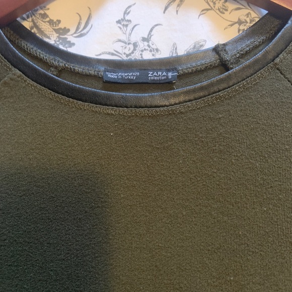 Zara lightweight sweater / tunic with faux leather neck trim - Picture 2 of 6